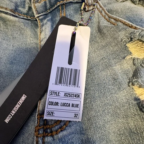 Stylish Distressed Jean Shorts with Embroidered Design - Picture 2 of 6